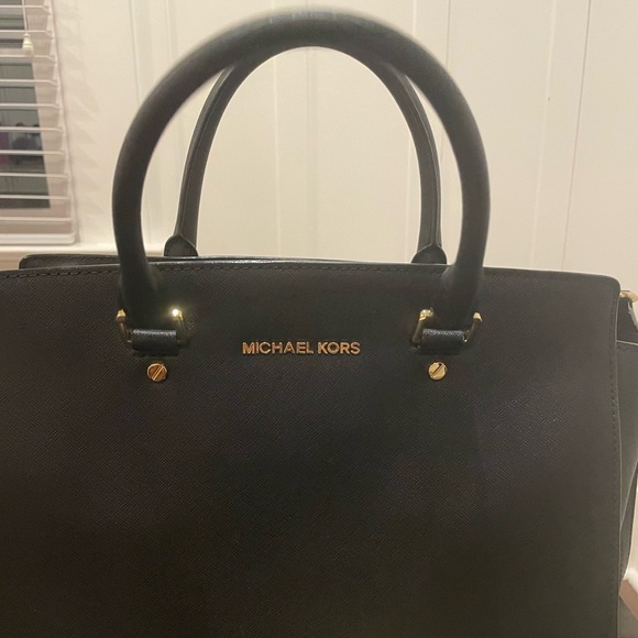 Michael Kors Large Black Leather Crossbody Tote - Picture 2 of 5